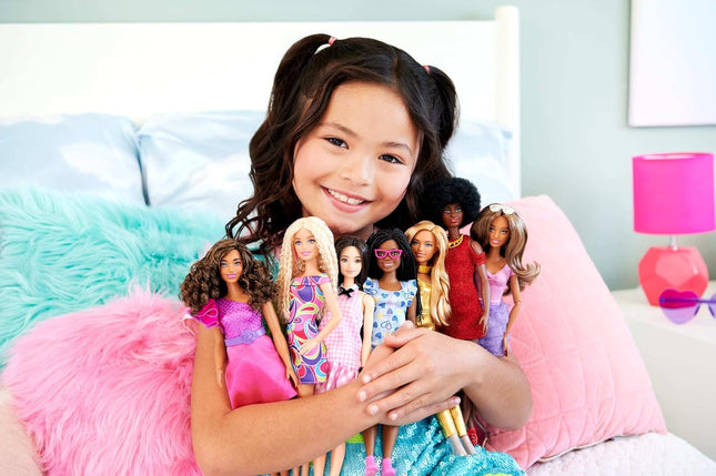 Barbie Fashionistas Doll Assortment – Diverse Fashion Dolls Celebrating Inclusivity (Styles May Vary) – FBR37