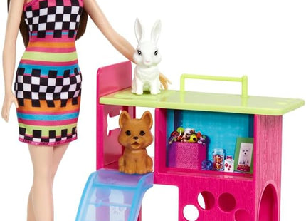 Barbie Fashionistas Doll with Accessories - Distinctive Fashion-Forward Look Celebrating Diversity - HGM62